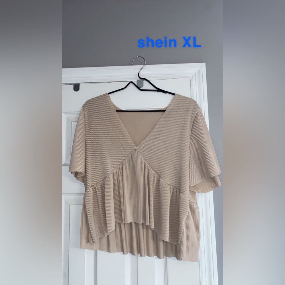 Super Cute Neutral Top